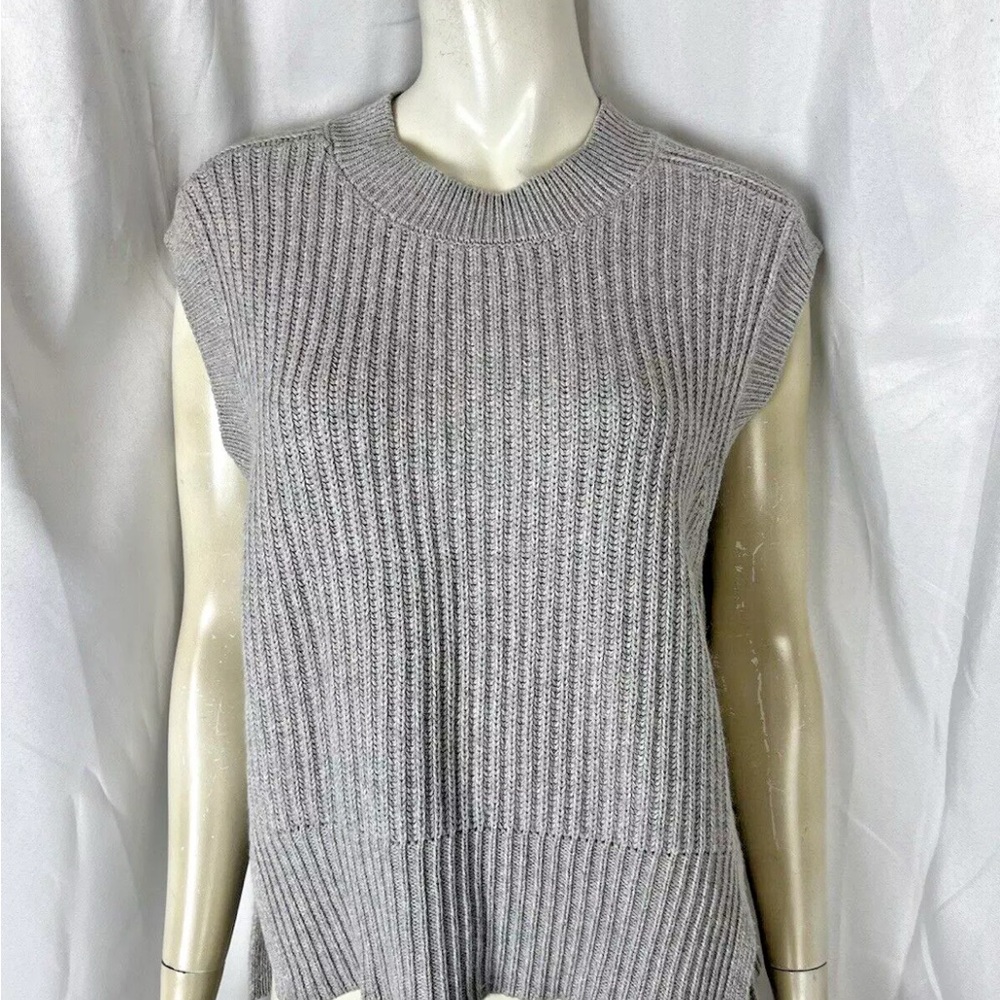Brochu Walker size small sleeveless gray sweater
